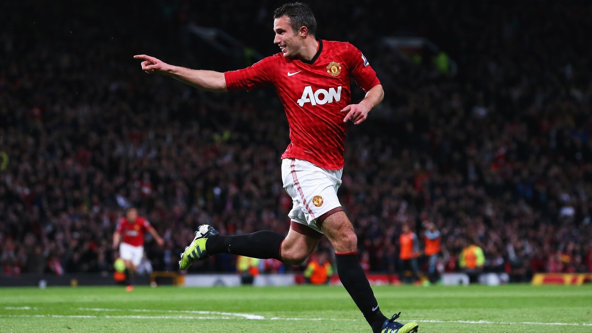 乐鱼全站-中场传球重心变化是否左右整体进攻模式,传中球怎么不停球直接射门